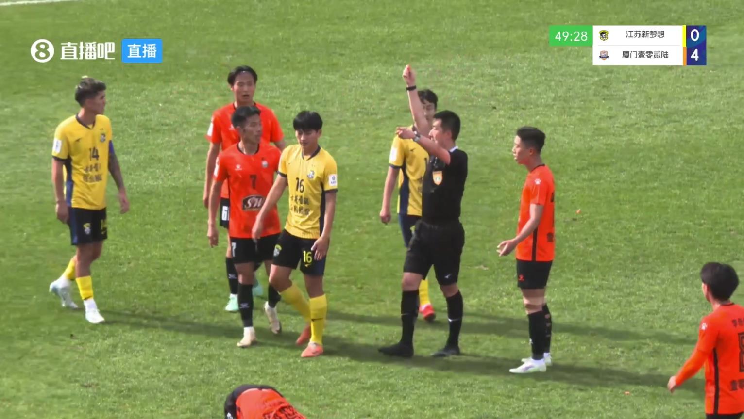 比姆巴佩抬的還高，中冠球員亮鞋釘兇狠蹬踏被裁判直紅驅逐