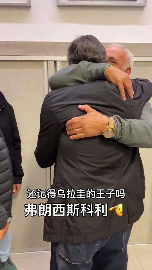 如果說梅西的偶像是艾馬爾那這位大哥則是齊達內(nèi)的偶像