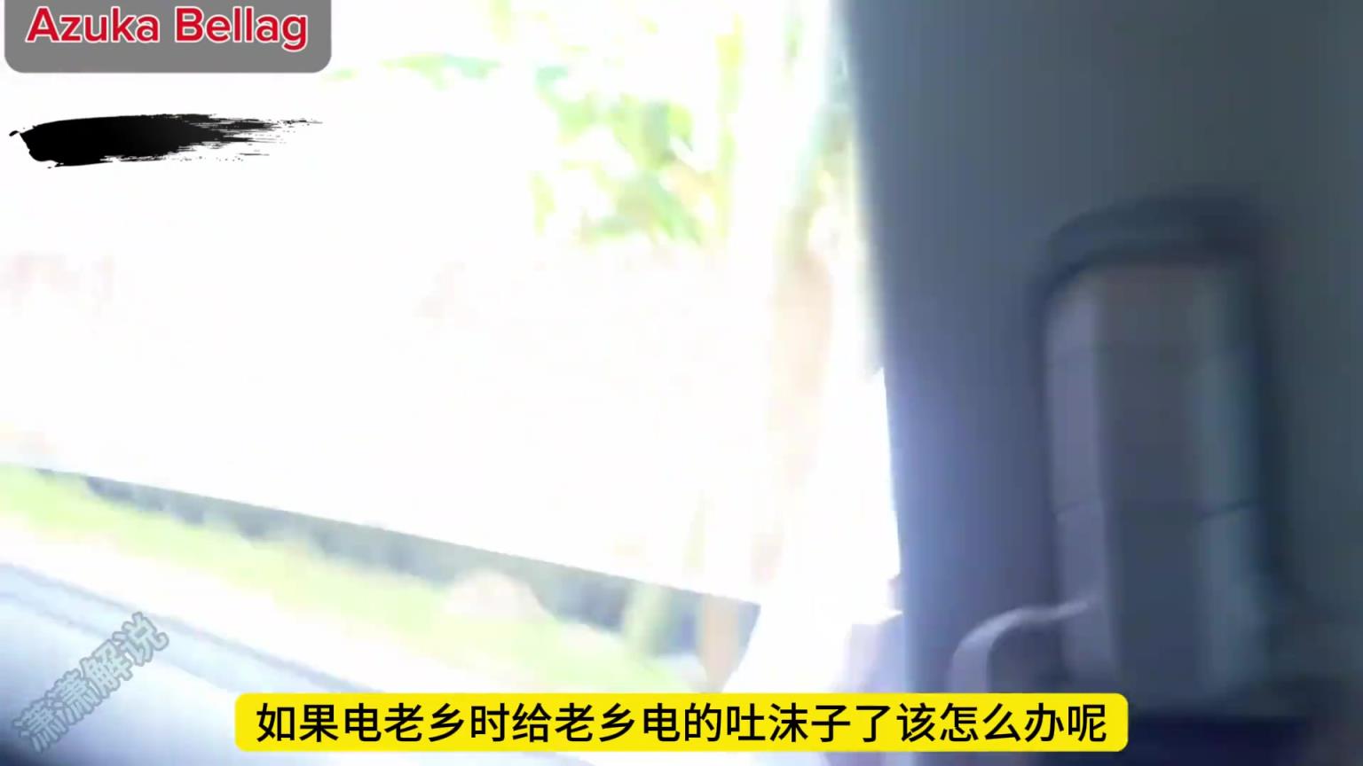 淳樸的阿森納老鄉(xiāng)盯著搶手機，沒料到被黑妹一個電擊棒