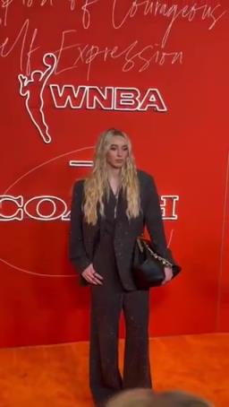 女狀元佩吉強勢登陸WNBA，實力超強，顏值也杠杠的