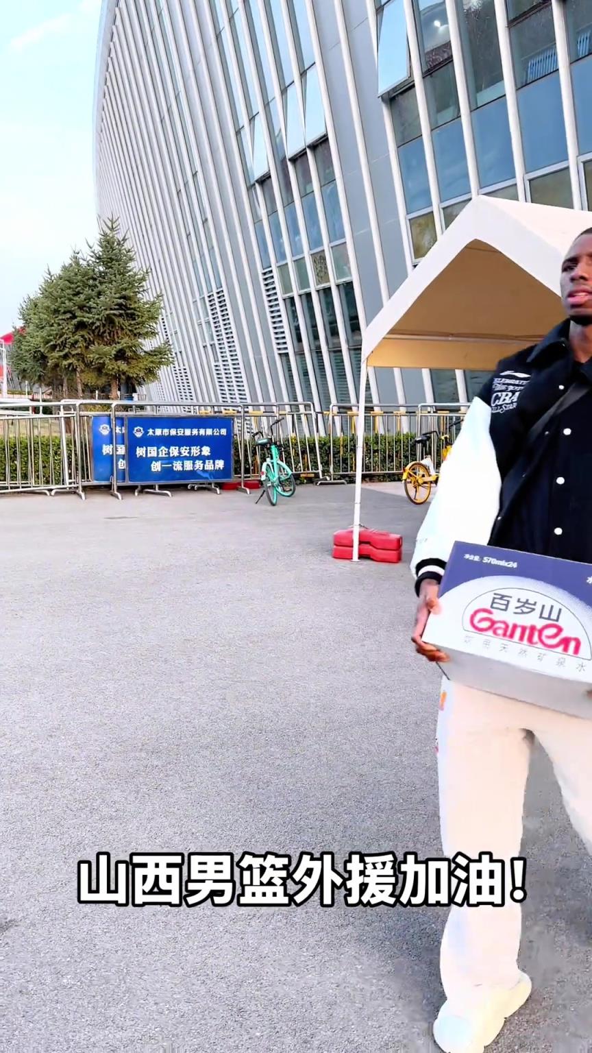 不是！你們山西外援合同還包括搬水的？