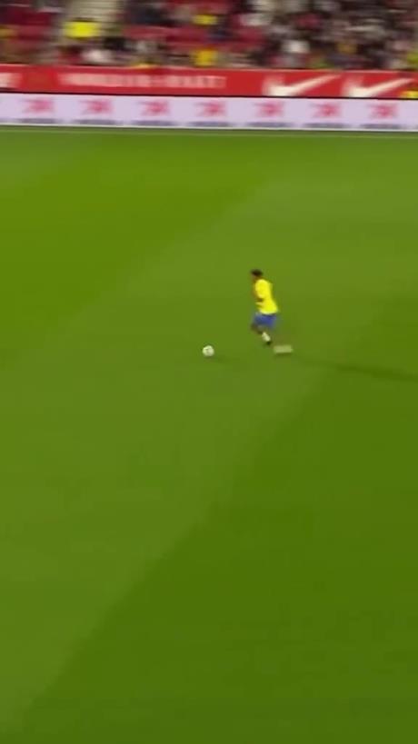 45歲還開(kāi)掛！小羅再現(xiàn)牛尾巴過(guò)人，微笑單挑門(mén)將輕松打進(jìn)