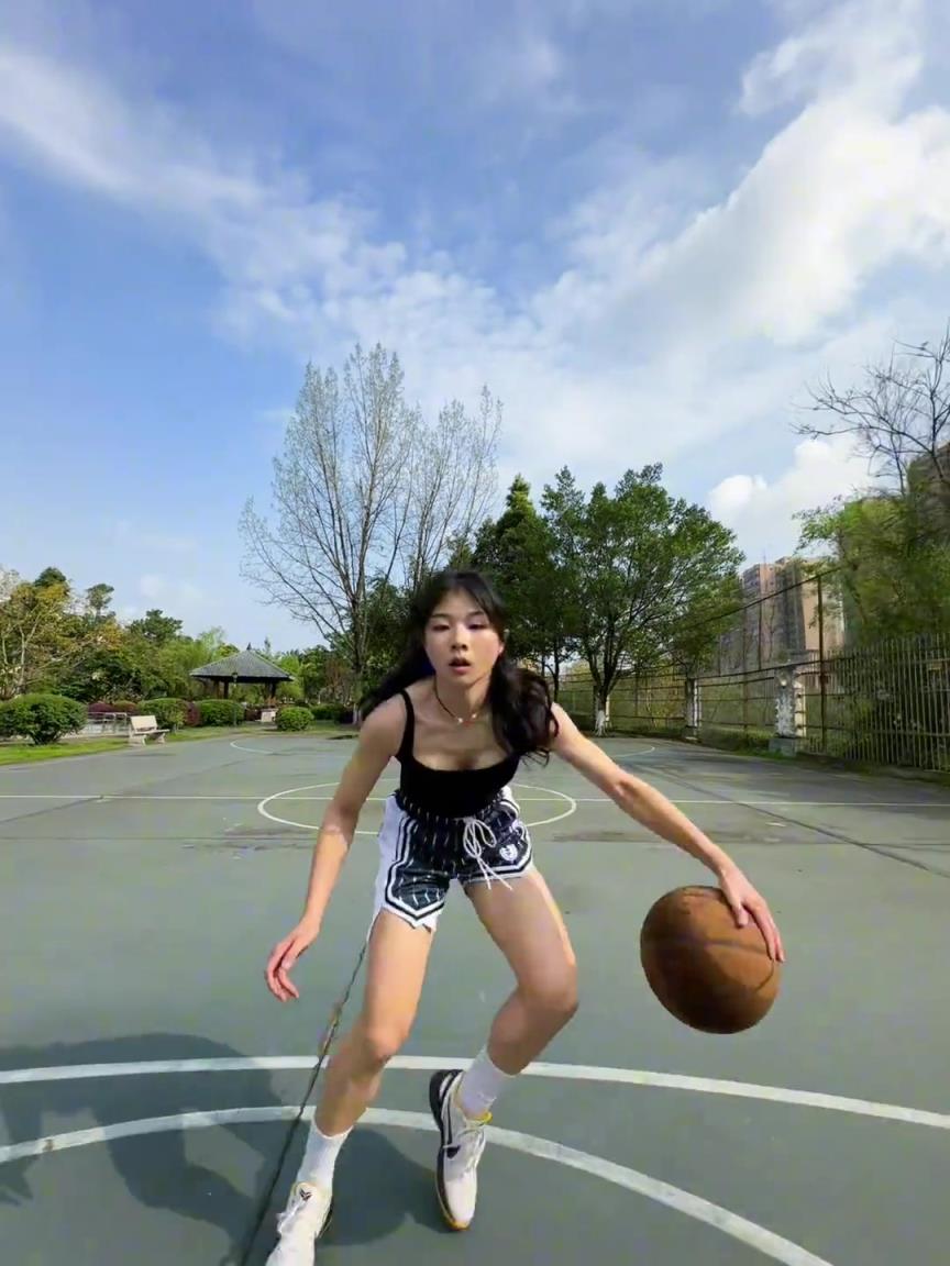 看著有點(diǎn)實(shí)力，敢背打我不？